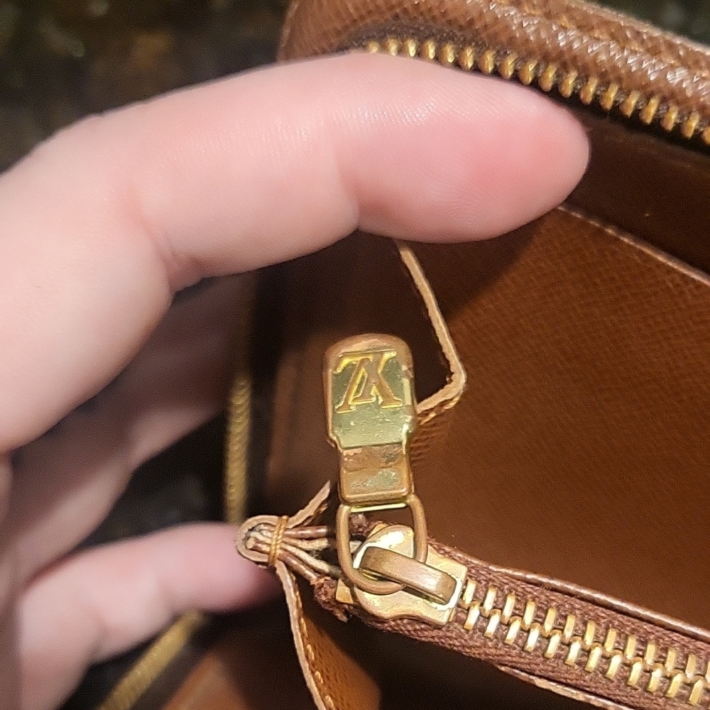 Louis Vuitton Brown and Gold Monogram Clutch - Picture 6 of 11